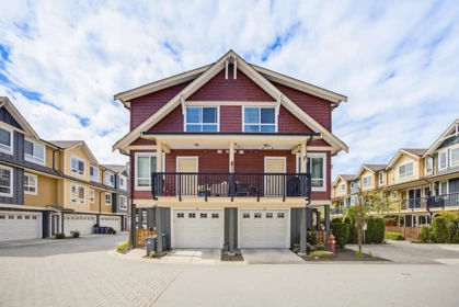 Front Yard Photo of 31 430 Duncan Street, New Westminster, BC