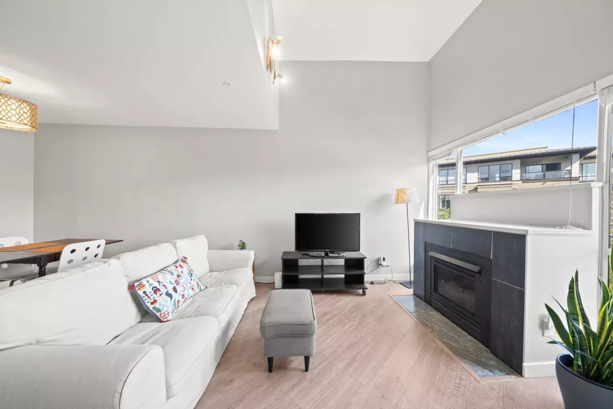 Dining Area Photo of 303 2429 Hawthorne Avenue, Port Coquitlam, BC