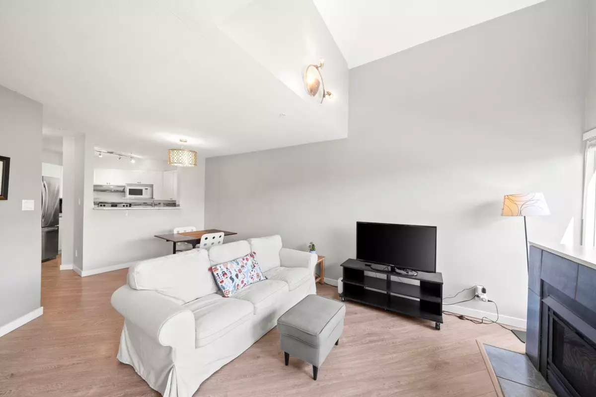 Family Room Photo of 303 2429 Hawthorne Avenue, Port Coquitlam, BC
