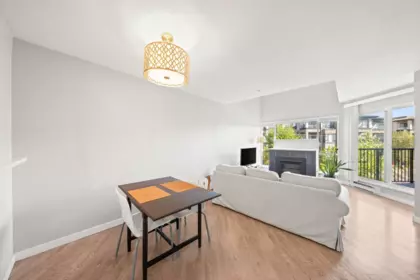 Kitchen Island Photo of 303 2429 Hawthorne Avenue, Port Coquitlam, BC