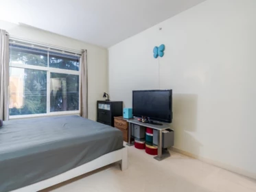 Bedroom 2 Photo of 407 33338 E Bourquin Crescent, Abbotsford, BC