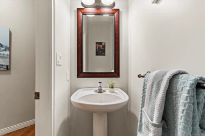 Guest Bathroom Photo of 2 46808 Hudson Road, Chilliwack, BC