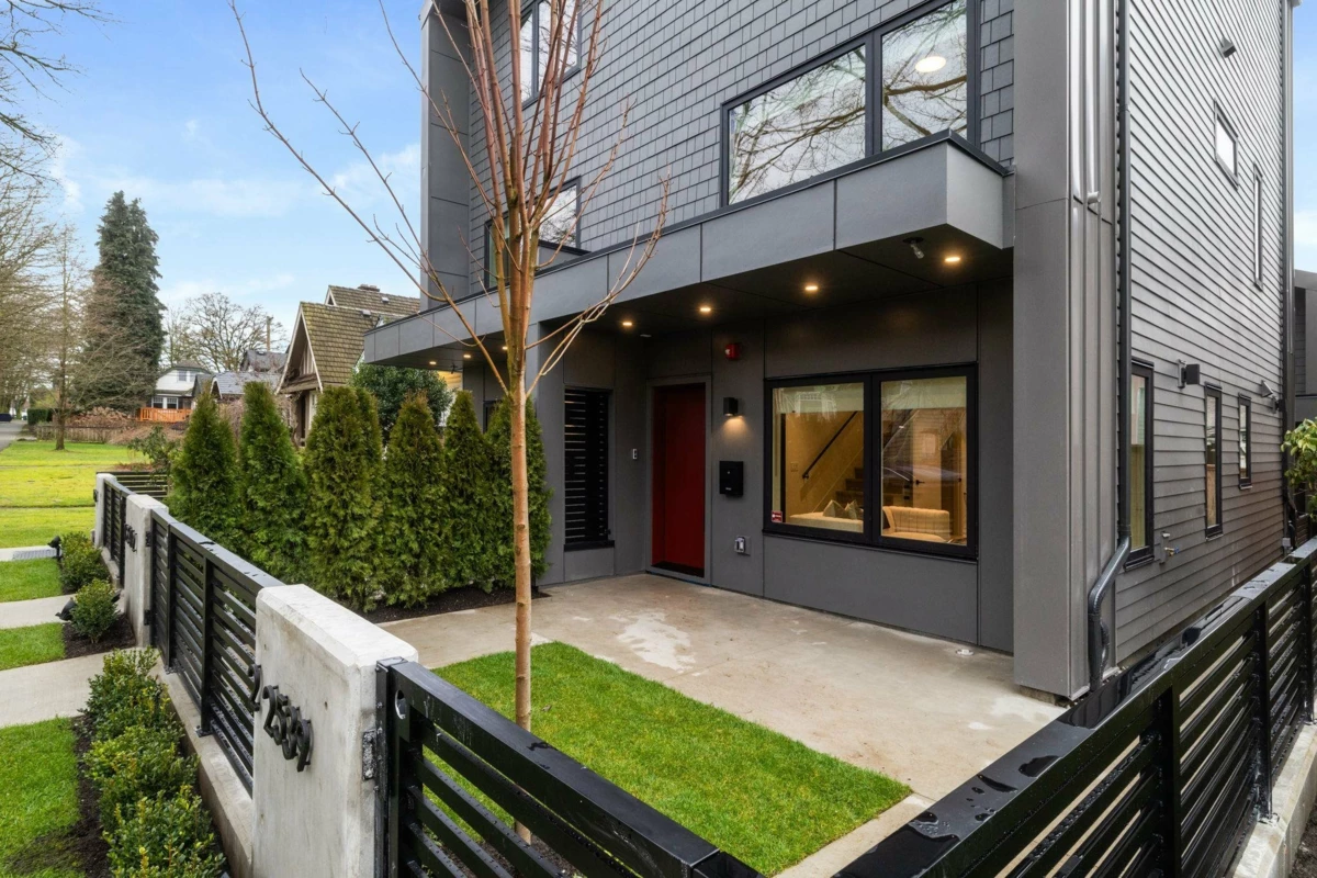 Family Room Photo of 1 2541 Grant Street, Vancouver, BC