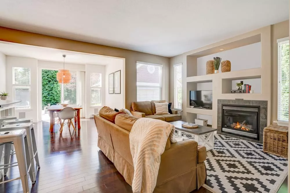 Dining Area Photo of 3331 Rosemary Heights Crescent, Surrey, BC