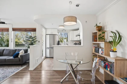 304 6833 Village Green, Burnaby, BC, Burnaby — Apartment/Condo for sale