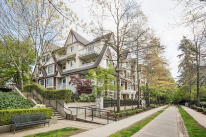 304 6833 Village Green, Burnaby, BC, Burnaby — Apartment/Condo for sale