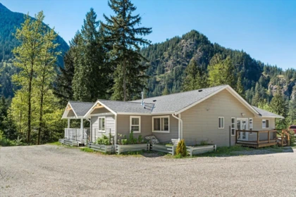 Hot Tub / Spa Photo of 63666 Old Yale Road, Hope, BC