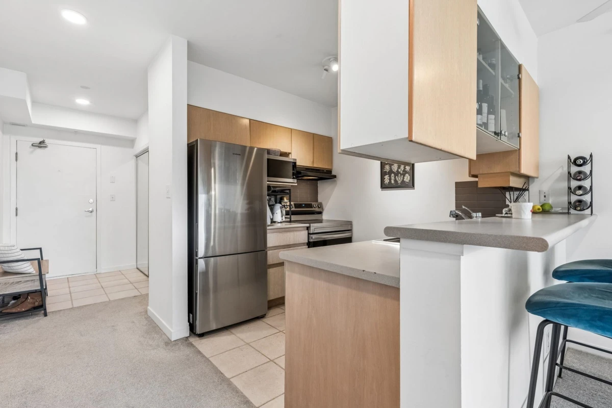 Dining Area Photo of 503 1888 York Avenue, Vancouver, BC