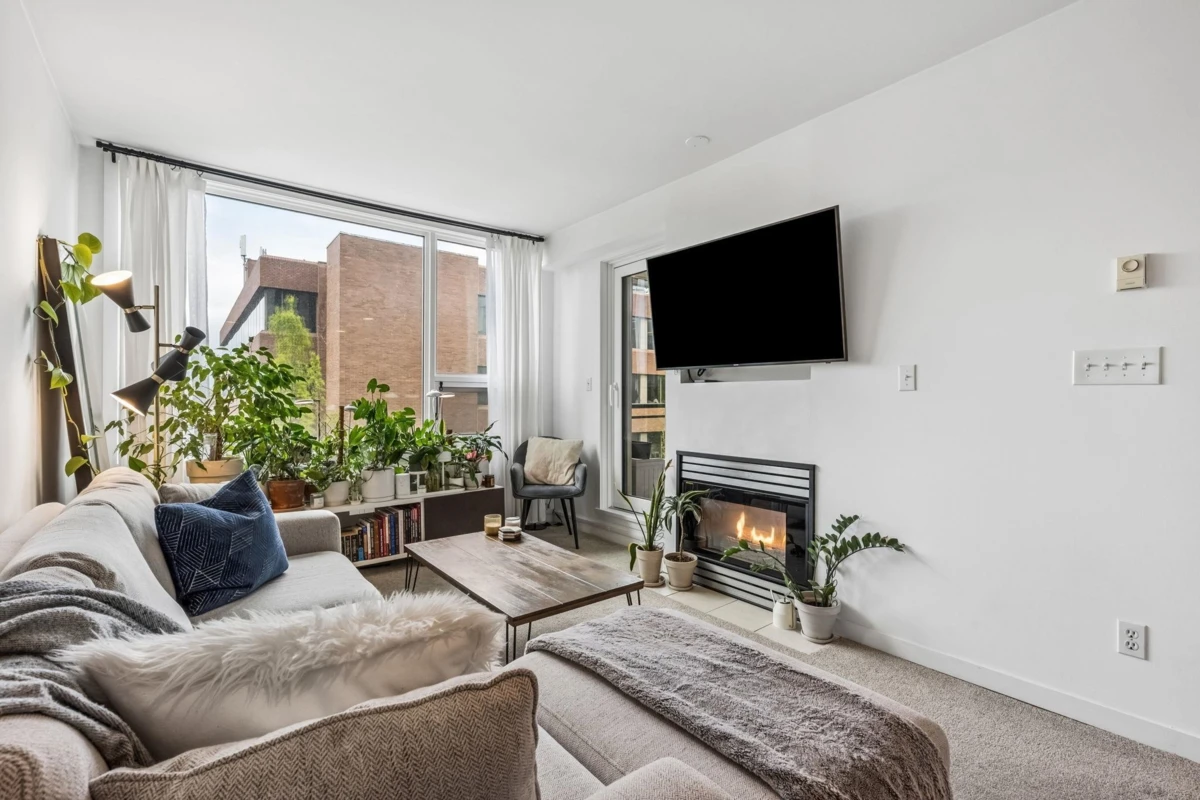 Living Room Photo of 503 1888 York Avenue, Vancouver, BC