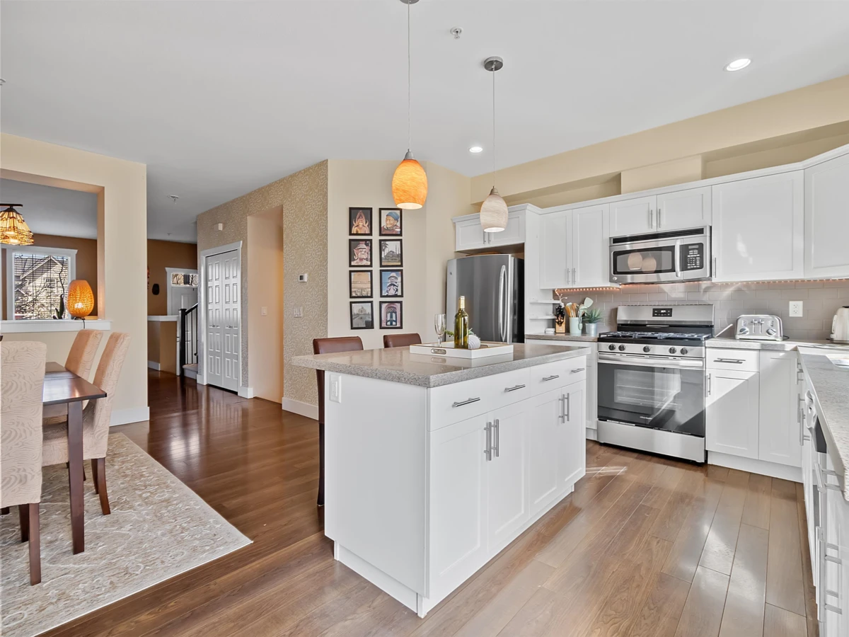 Family Room Photo of 21072 80 Avenue, Langley, BC
