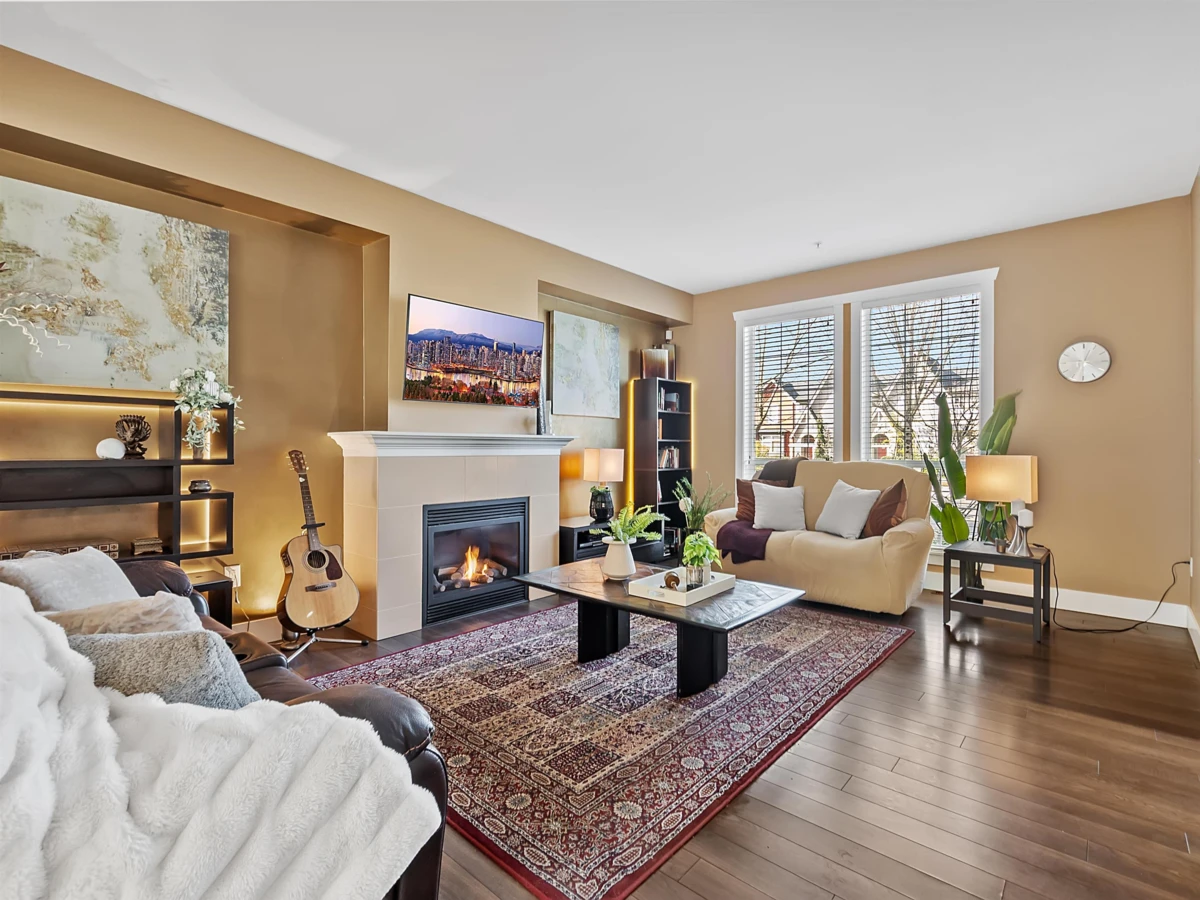 Living Room Photo of 21072 80 Avenue, Langley, BC