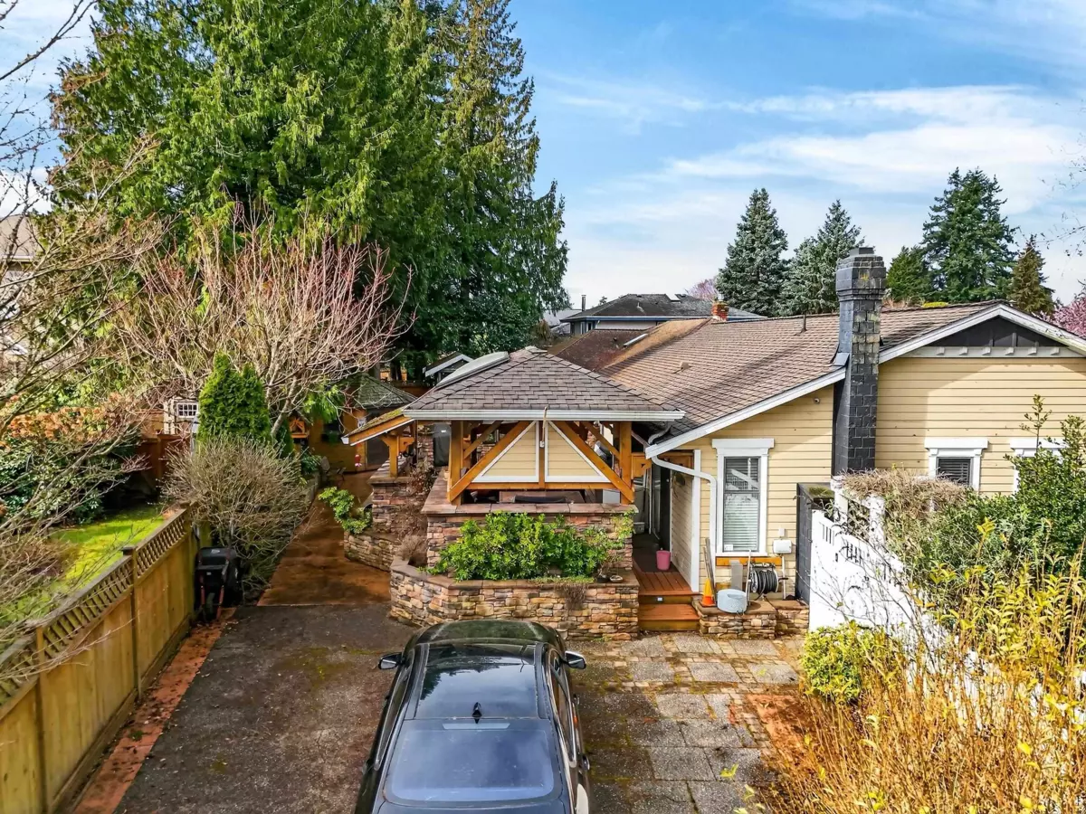 Family Room Photo of 12988 18 Avenue, Surrey, BC