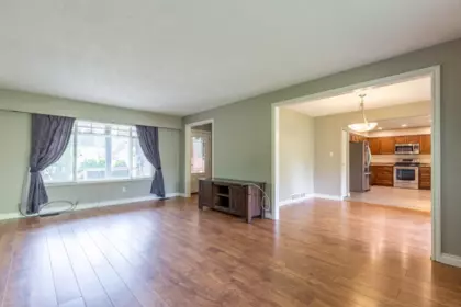 Kitchen Island Photo of 20281 47a Avenue, Langley, BC