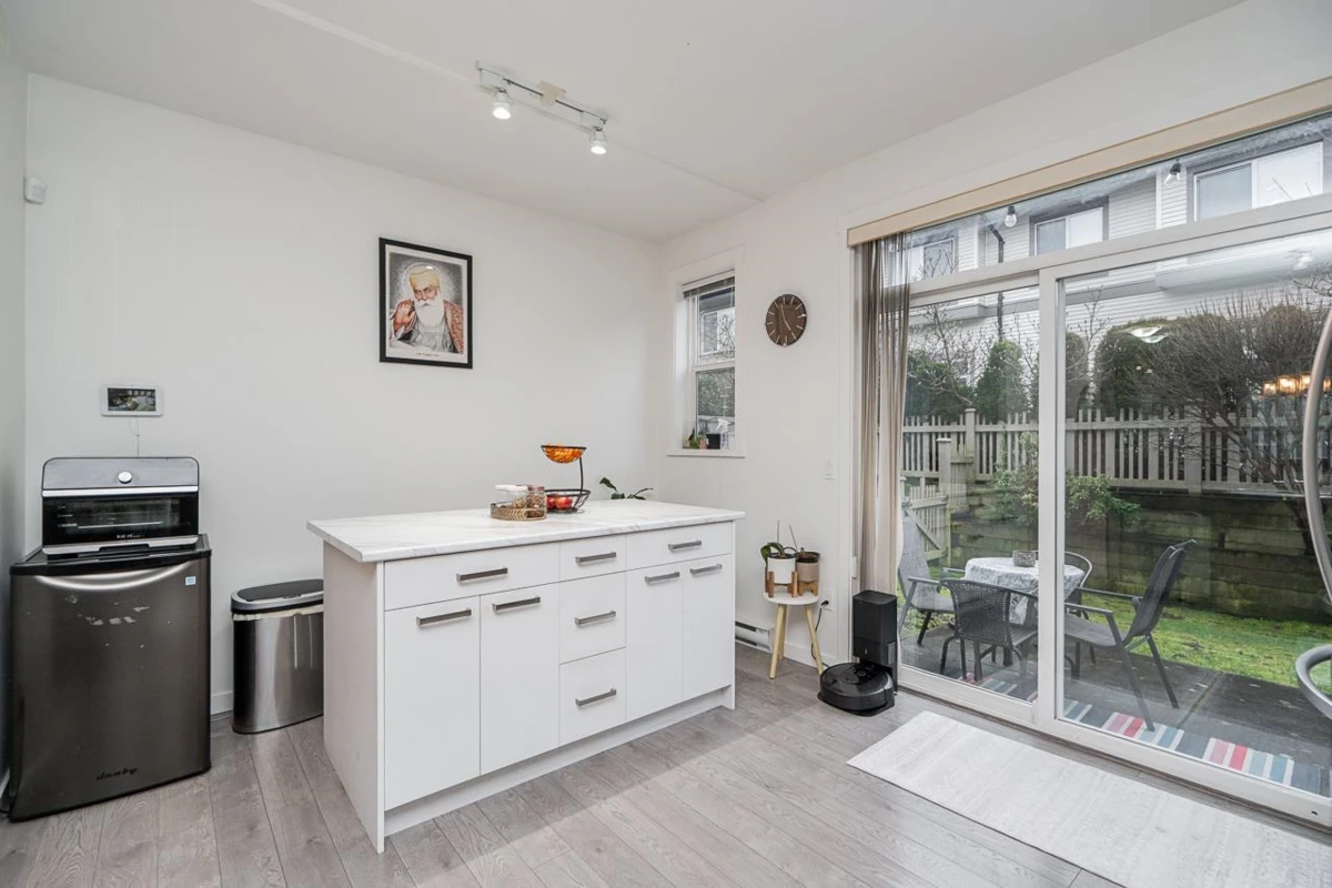 Dining Area Photo of 9 14838 61 Avenue, Surrey, BC