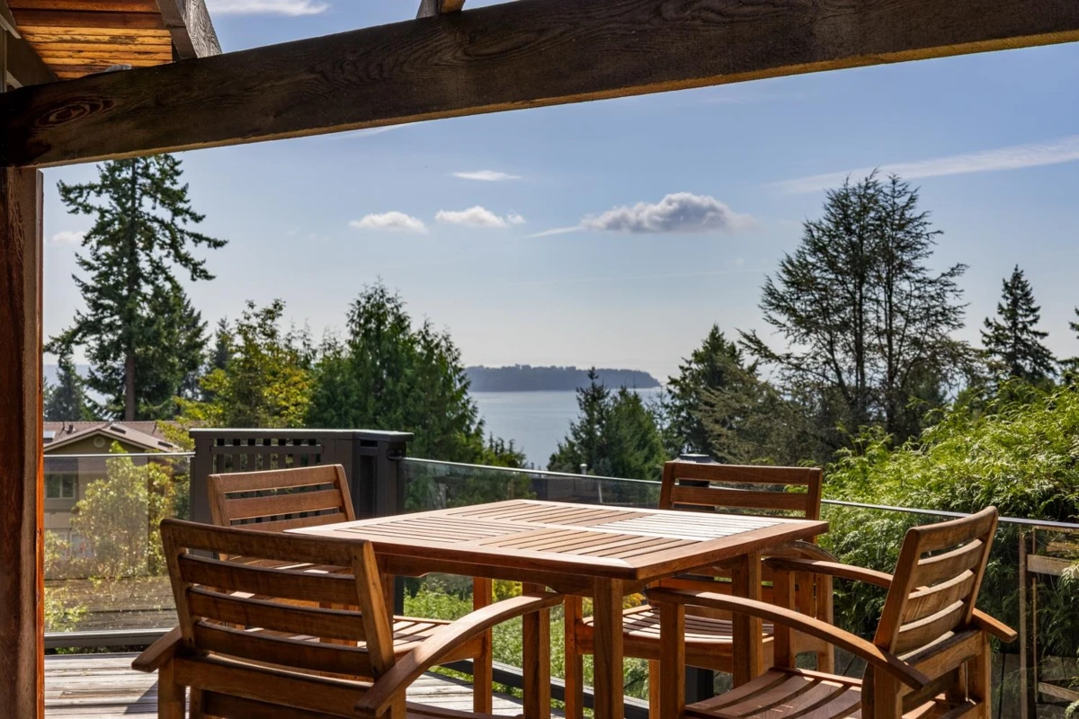 Living Room Photo of 4615 Woodgreen Drive, West Vancouver, BC