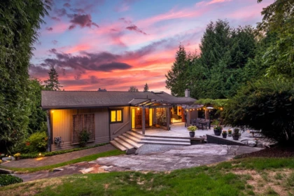 Garden / Landscaping Photo of 4615 Woodgreen Drive, West Vancouver, BC