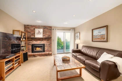 Hallway Photo of 4615 Woodgreen Drive, West Vancouver, BC