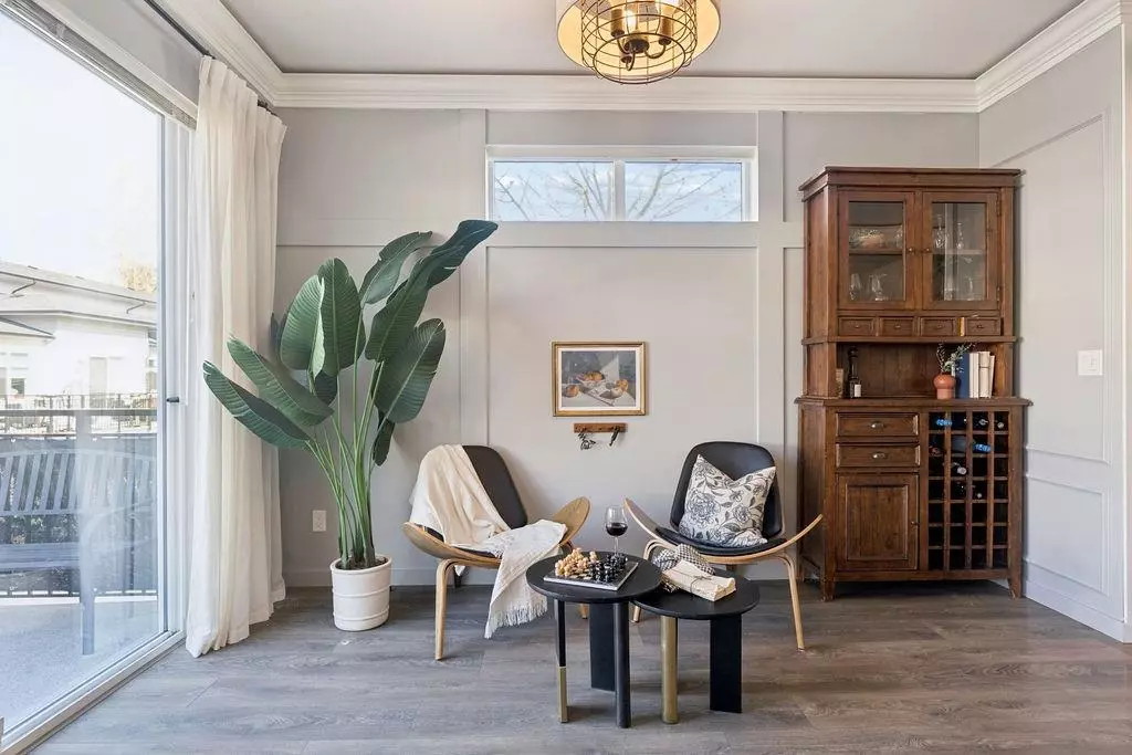Family Room Photo of 701 18505 Laurensen Place, Surrey, BC