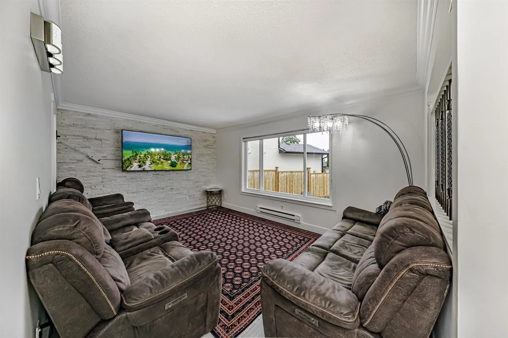 Family Room Photo of 13232 82 Avenue, Surrey, BC