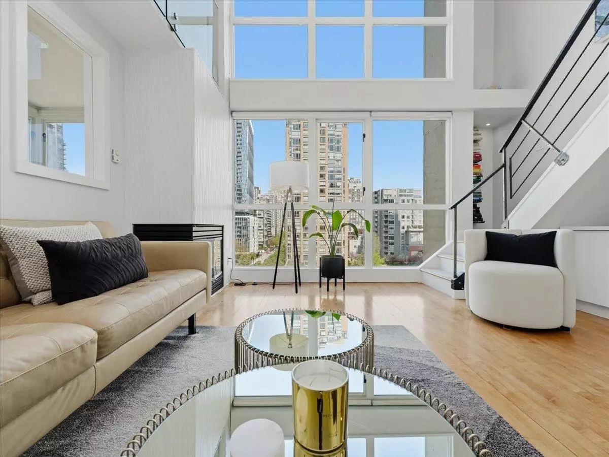 Living Room Photo of 805 1238 Richards Street, Vancouver, BC