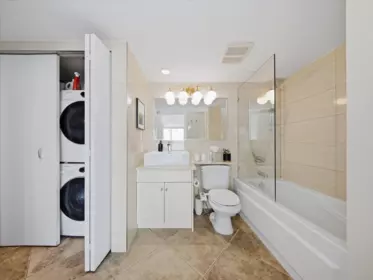 Hallway Photo of 805 1238 Richards Street, Vancouver, BC