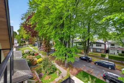 Hot Tub / Spa Photo of 1 58 E 40th Avenue, Vancouver, BC