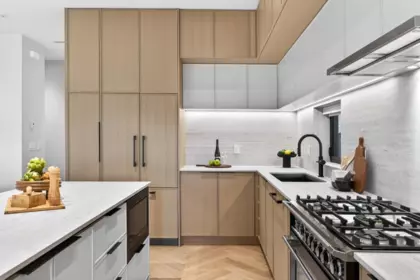 Kitchen Photo of 1 58 E 40th Avenue, Vancouver, BC