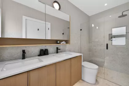 Mudroom Photo of 1 58 E 40th Avenue, Vancouver, BC
