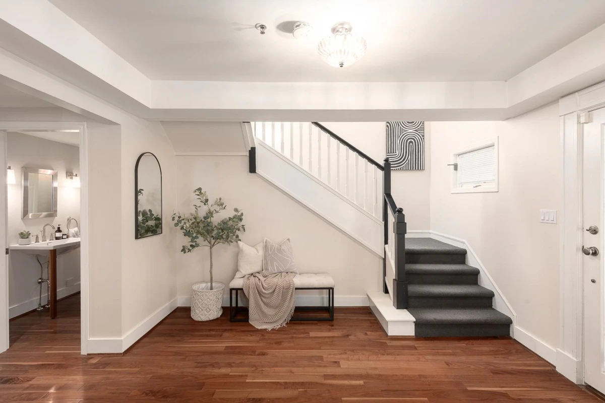 Family Room Photo of 1935 W 12th Avenue, Vancouver, BC