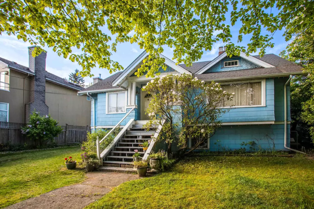 Living Room Photo of 1025 W 57th Avenue, Vancouver, BC