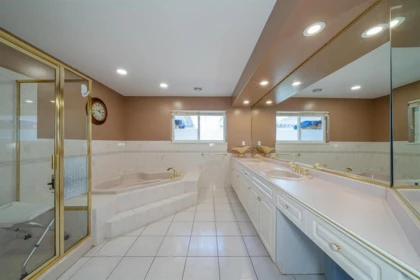 Powder Room Photo of 7287 Pandora Street, Burnaby, BC