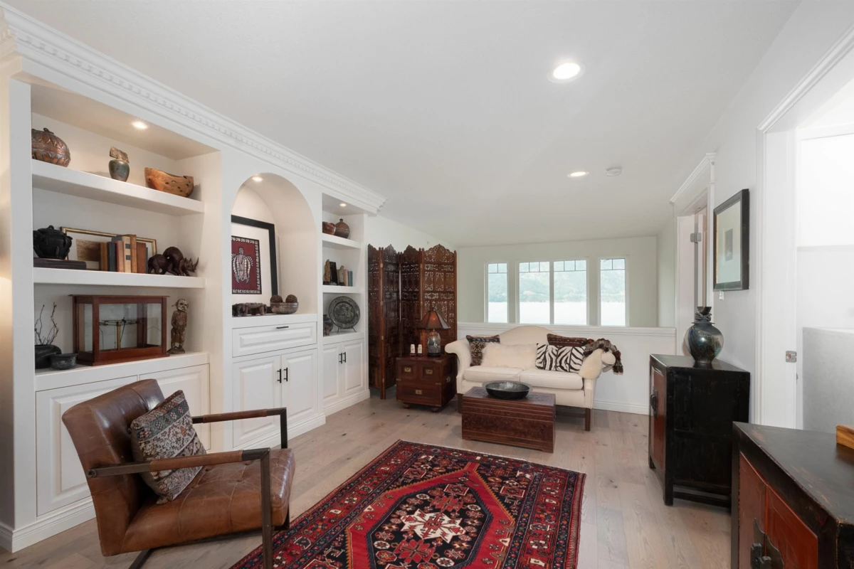 Family Room Photo of 43 Point Terrace, West Vancouver, BC