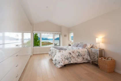Entry Foyer Photo of 43 Point Terrace, West Vancouver, BC