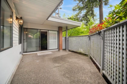 Hallway Photo of 106 15270 17 Avenue, Surrey, BC