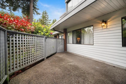 Staircase Photo of 106 15270 17 Avenue, Surrey, BC