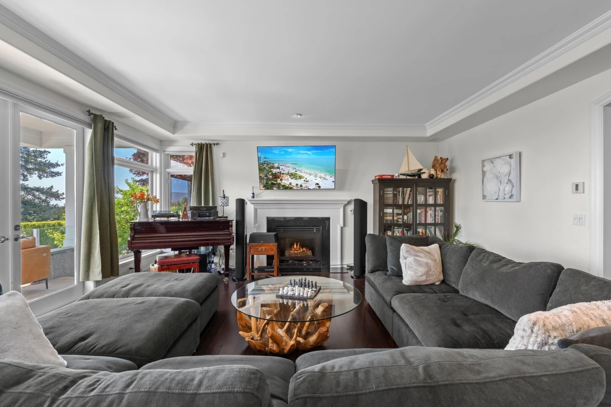 Dining Area Photo of 4222 Rockridge Road, West Vancouver, BC