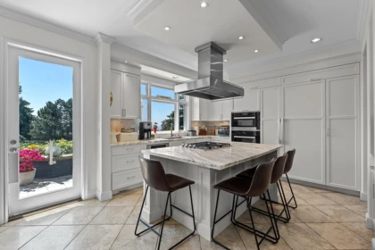 Kitchen Island Photo of 4222 Rockridge Road, West Vancouver, BC