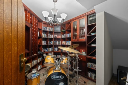 Powder Room Photo of 4222 Rockridge Road, West Vancouver, BC