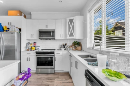 Kitchen Photo of 11 8699 158 Street, Surrey, BC