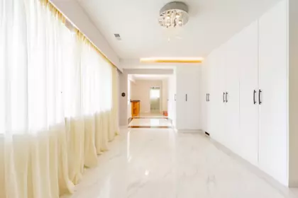 Entry Foyer Photo of 5313 10 Avenue, Delta, BC