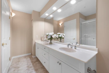Mudroom Photo of 340 3098 Guildford Way, Coquitlam, BC