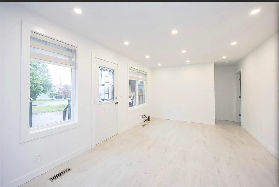 Living Room Photo of 20367 Kent Street, Maple Ridge, BC