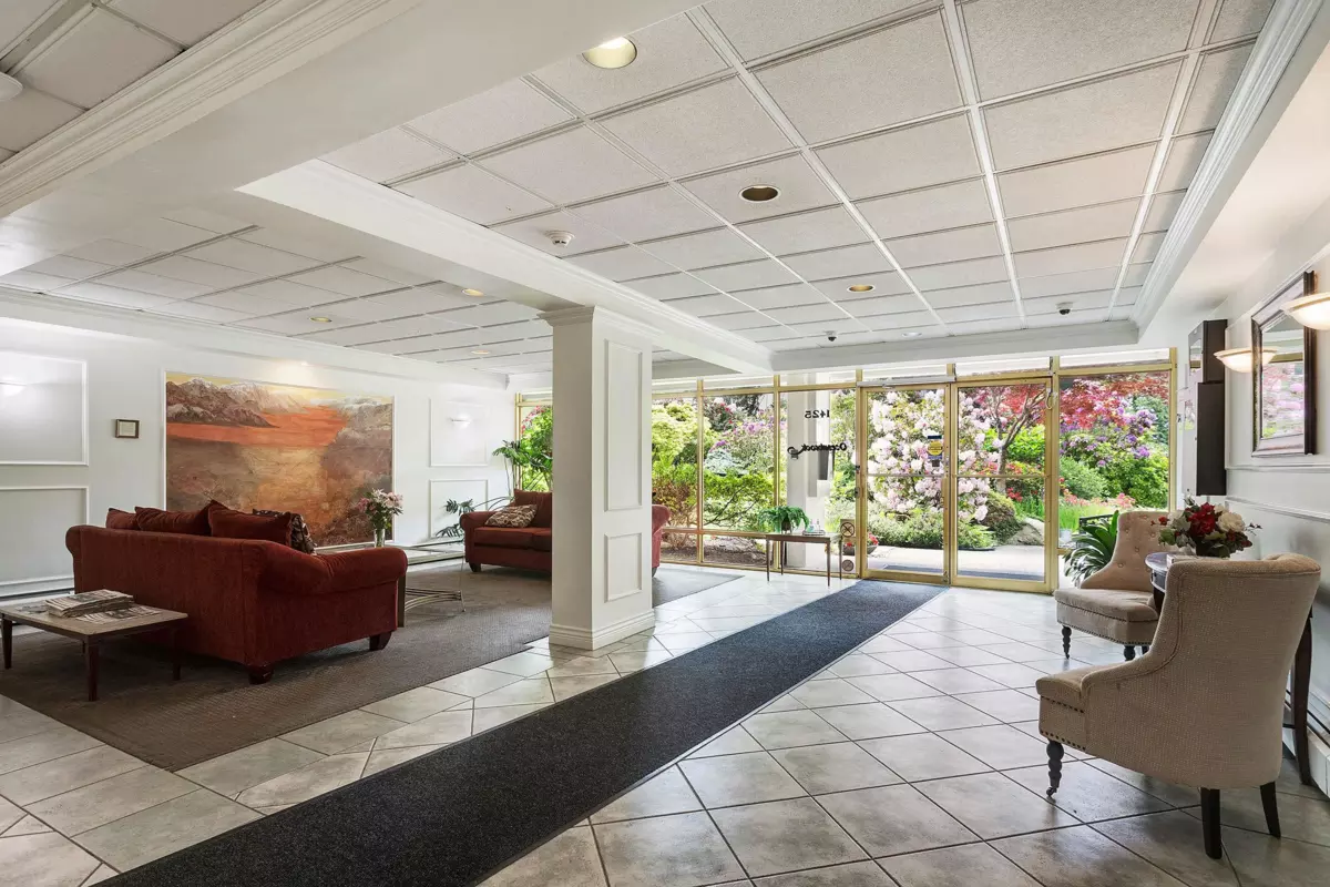 Family Room Photo of 404 1425 Esquimalt Avenue, West Vancouver, BC
