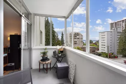 Breakfast Nook Photo of 404 1425 Esquimalt Avenue, West Vancouver, BC