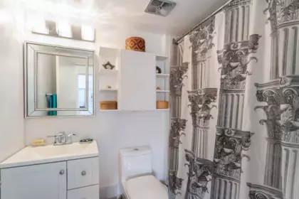 Loft / Bonus Room Photo of 404 1425 Esquimalt Avenue, West Vancouver, BC