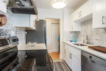 Powder Room Photo of 404 1425 Esquimalt Avenue, West Vancouver, BC