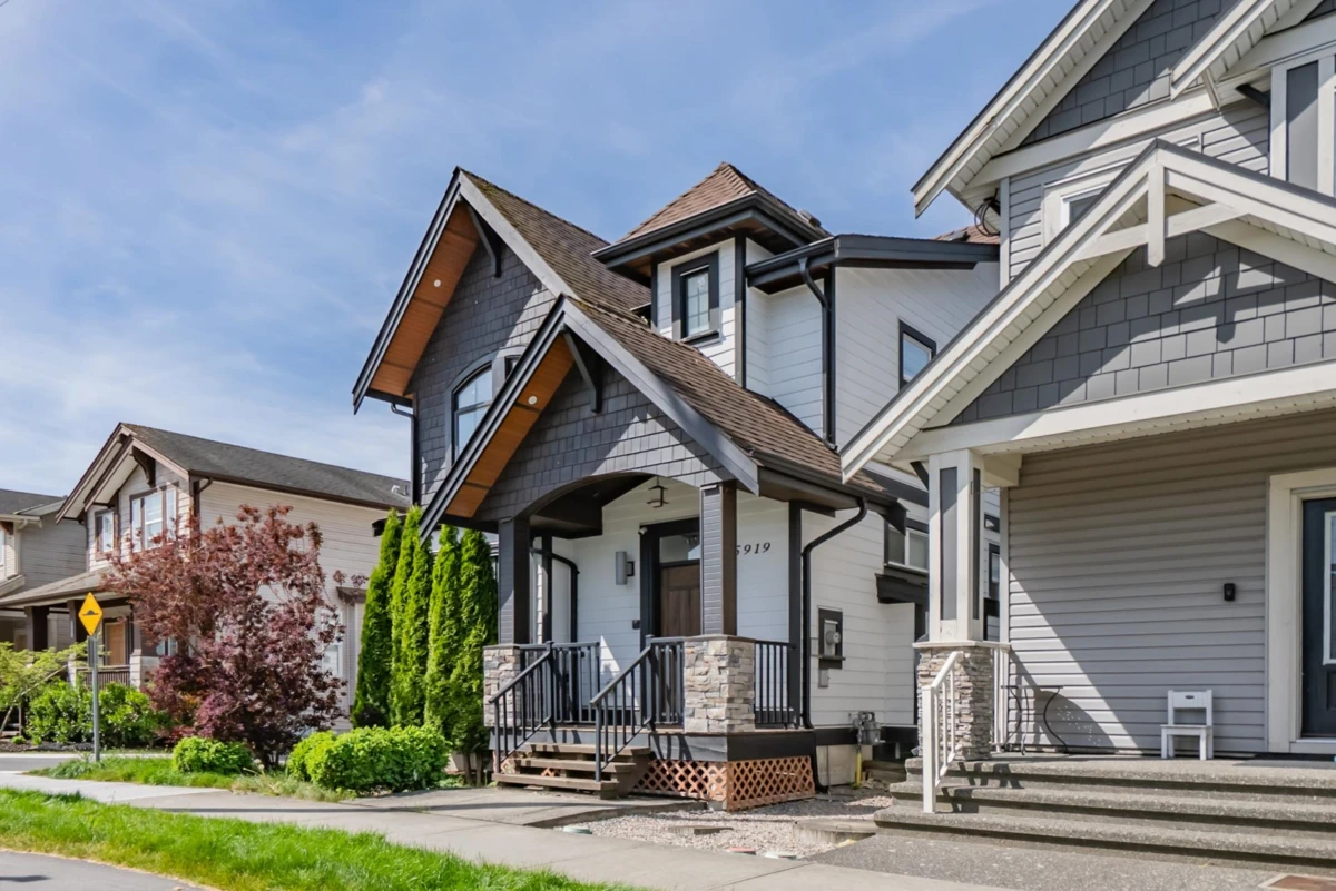 Family Room Photo of 5919 148 Street, Surrey, BC