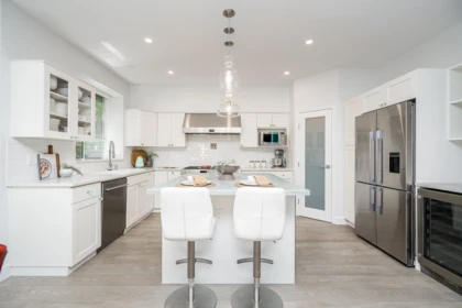 Kitchen Island Photo of 1987 Parkway Boulevard, Coquitlam, BC