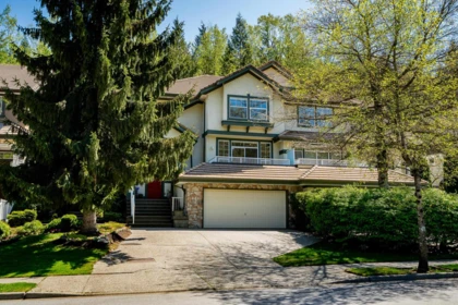 Swimming Pool Photo of 1987 Parkway Boulevard, Coquitlam, BC