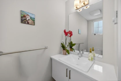 Powder Room Photo of 5 7169 208a Street, Langley, BC
